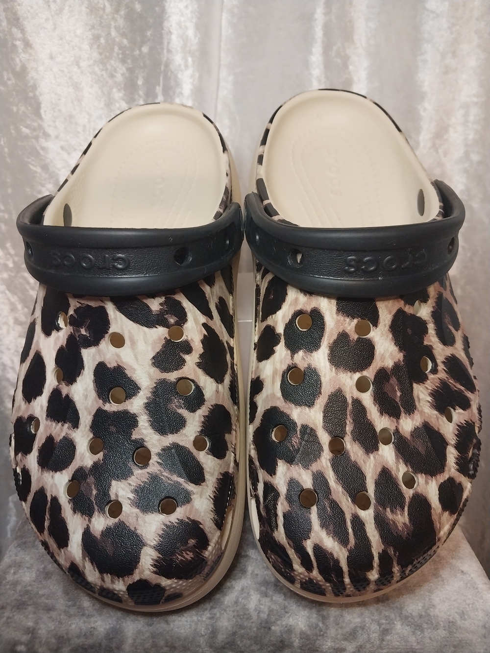 CROCS Woman's Clog in Black and Cream Leopard Print Womans 8 - Picture 2 of 7